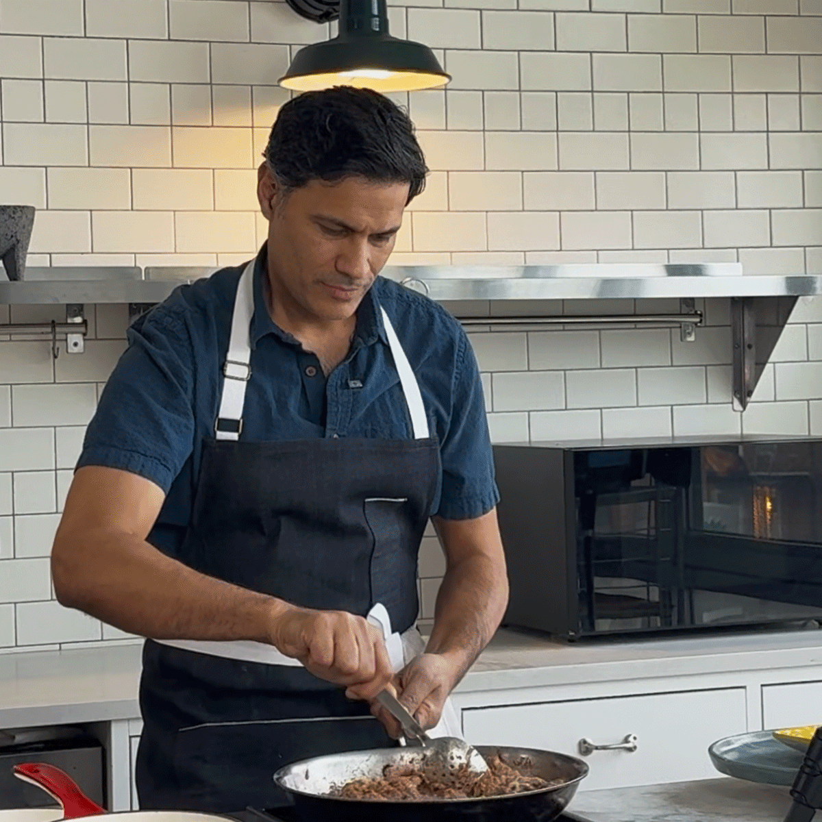 5-Akhtar_pan-cooking.gif